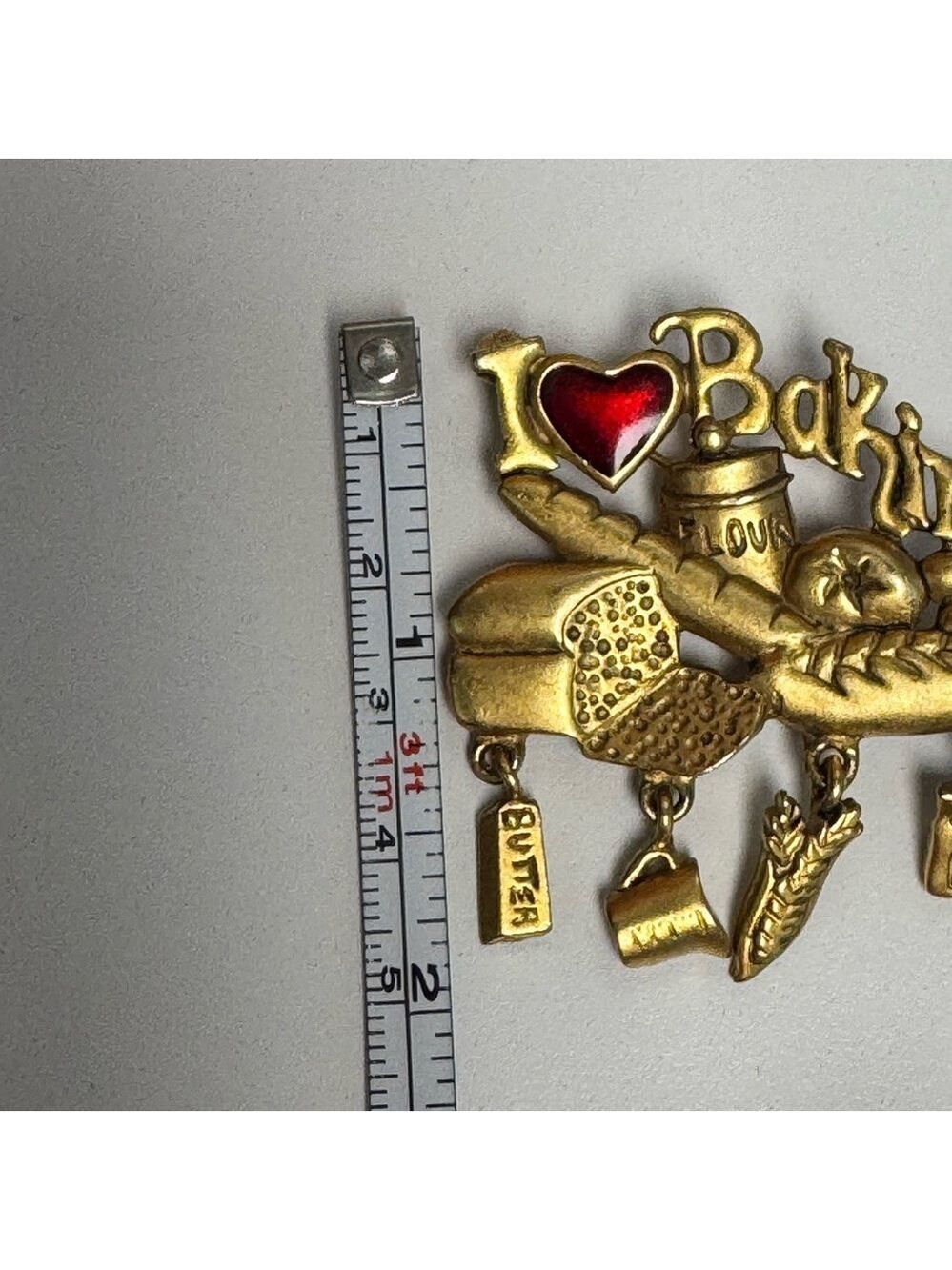Vintage Danecraft I Love Baking Gold Tone Lapel Brooch with Charms. - Picture 5 of 5
